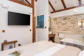 2 chambres, coffres-forts dans les chambres, fer et planche à repasser