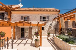 Outdoor dining - Villa Stone (Skradin)