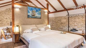 2 bedrooms, in-room safe, iron/ironing board, free WiFi