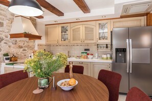 Fridge, microwave, oven, stovetop - Villa Stone (Skradin)