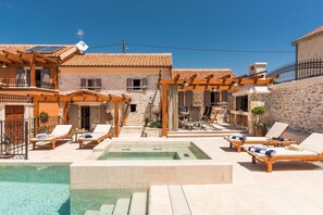 Piscine extérieure, piscine chauffée