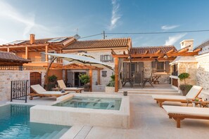 Outdoor pool, a heated pool - Villa Stone (Skradin)