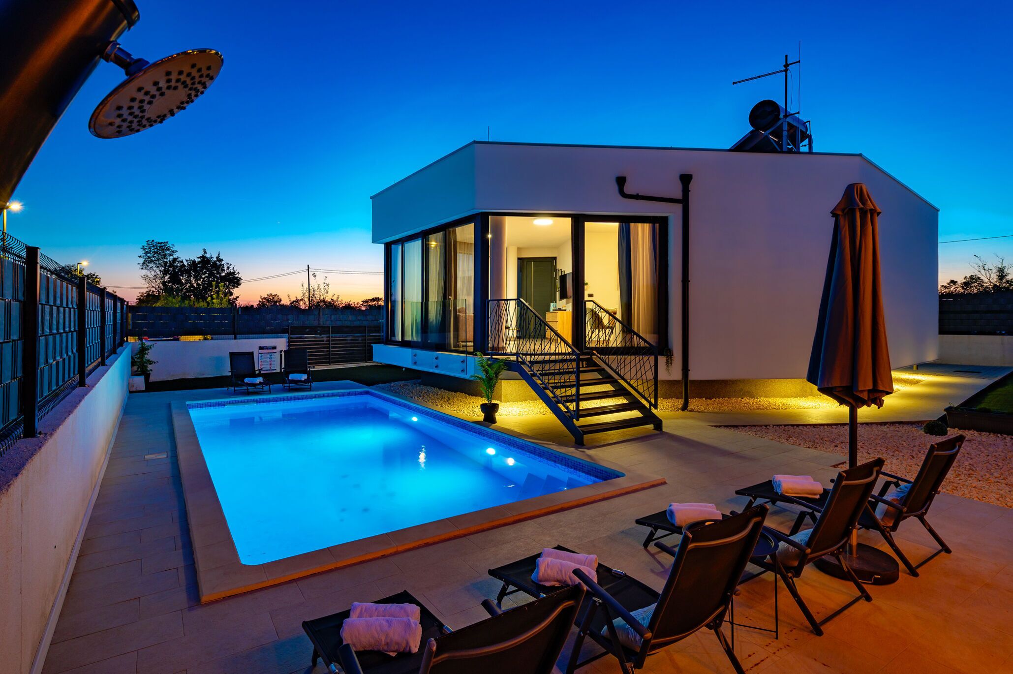 حمّام سباحة خارجي