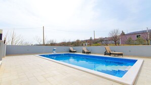 A heated pool - Villa Natura (Muc)