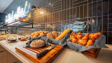 每日供應吃到飽早餐 (每人 EUR14.00)