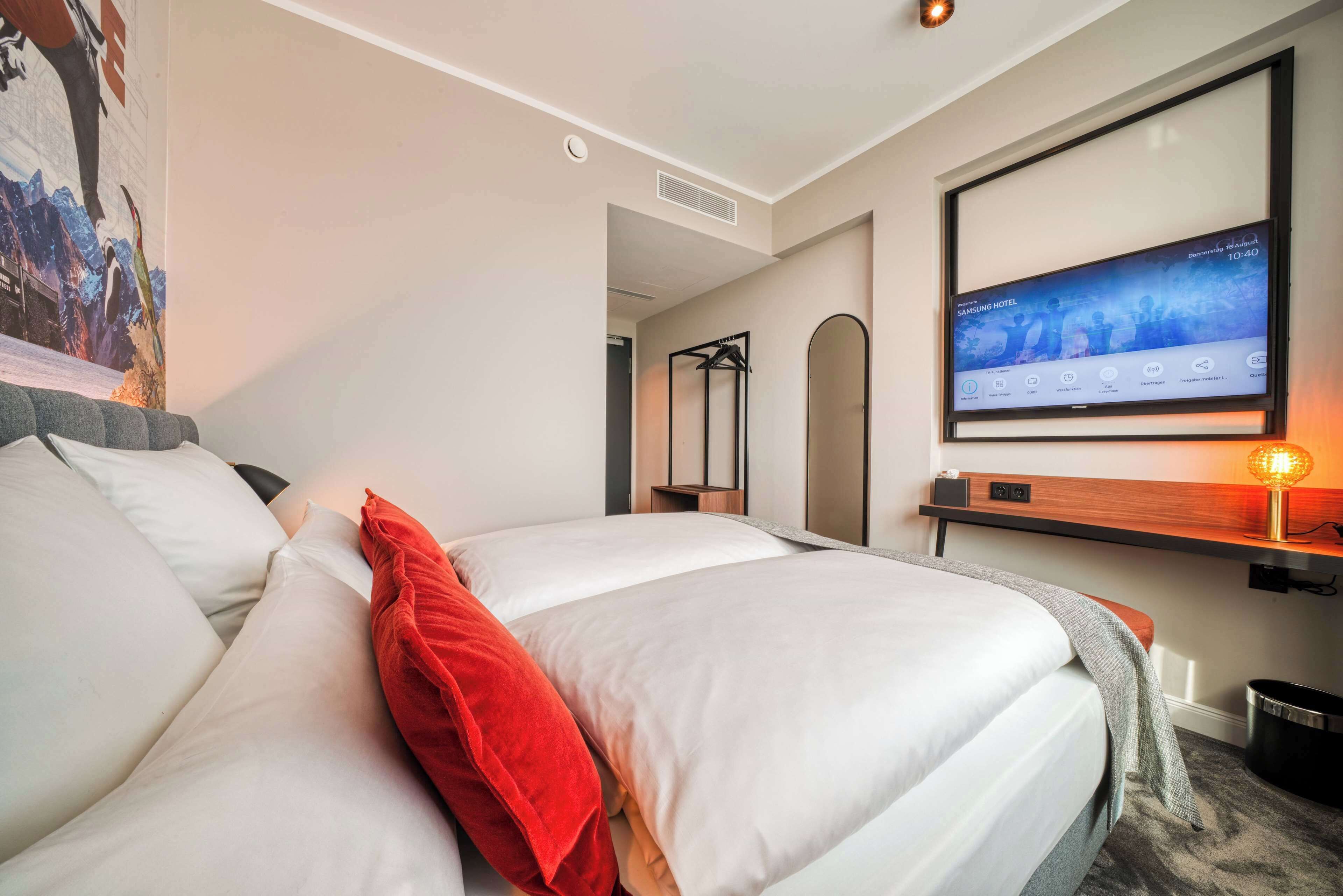 standard room, 1 double bed | hypo-allergenic bedding, desk, soundproofing, free wifi