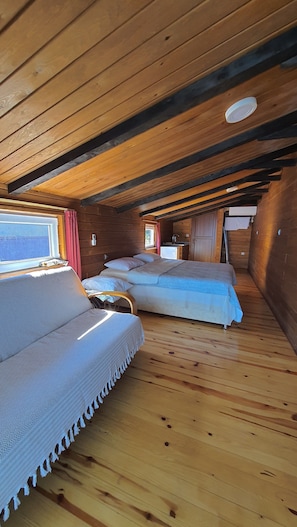 Standard-Dreibettzimmer | Verdunkelungsvorhänge, Bettwäsche