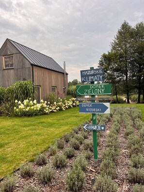 Property grounds - GREEN LAKE FRONT HOUSE (Pogobie Tylne)