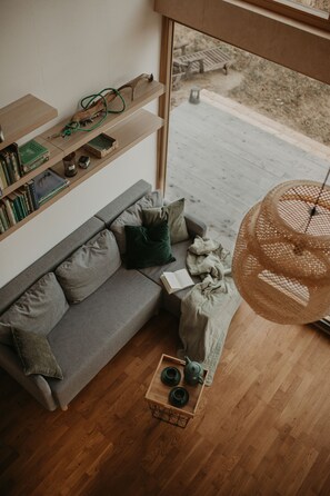 Fireplace, books - GREEN LAKE FRONT HOUSE (Pogobie Tylne)