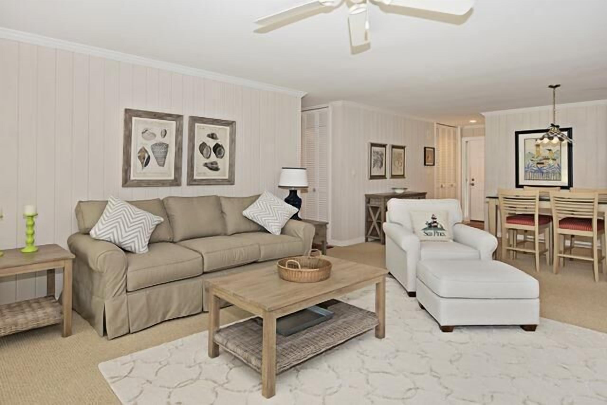 Spacious & tranquil 2-Bdrm golf-view Villa w/ patio & BBQ, just steps to beach