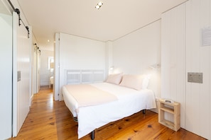 Chambre Familiale | Matelas mémoire de forme, décoration personnalisée
