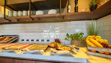 Frukostbuffé varje dag (EUR 22.90 per person)