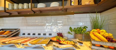 Desayuno buffet todos los días (EUR 22.90 por persona)