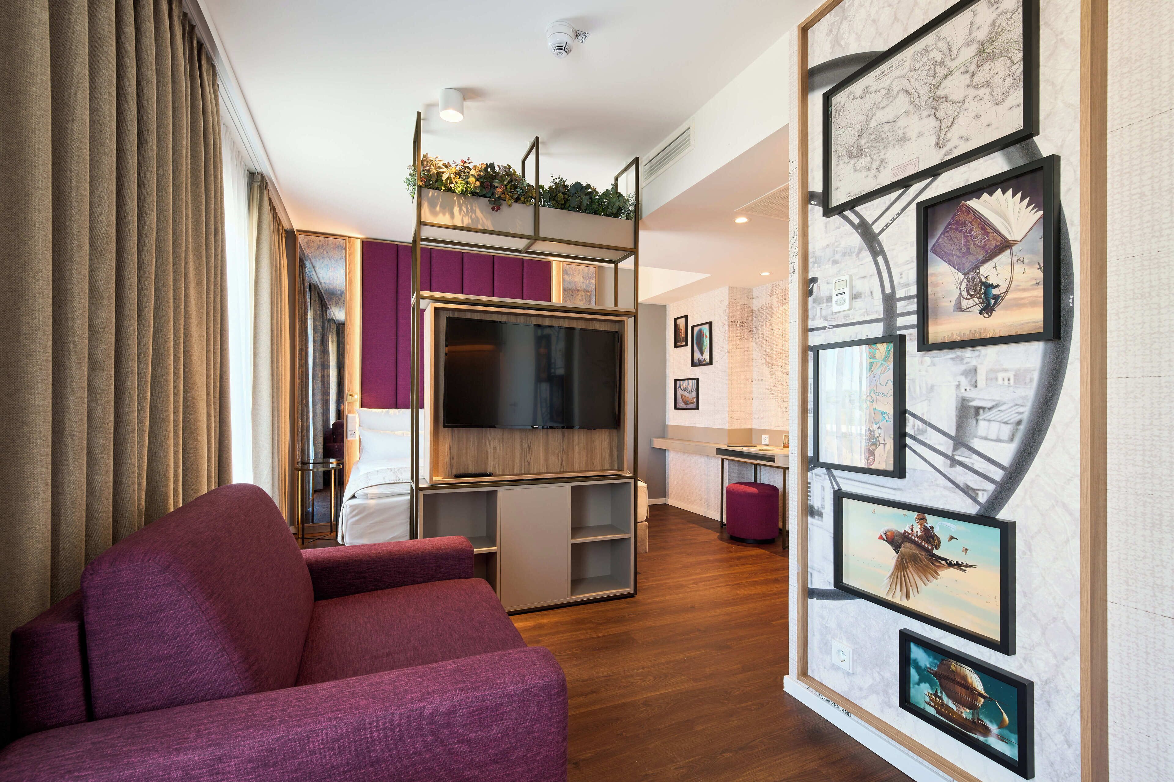 Executive Room | Hypo-allergenic bedding, minibar, in-room safe, desk