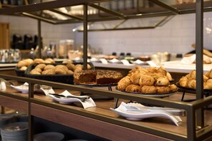 A buffet with various baked goods and pastries. - VOYA Hotel (Ringsheim)