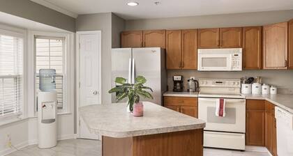 5 mins to the Outlets Beautiful Mango Mania Palace