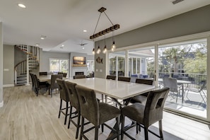 Dining - 5 Brigantine - 2nd row (25 yards) to the ocean . Great pool & patio area (Hilton Head Island)
