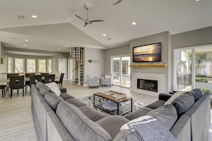 Smart TV - 5 Brigantine - 2nd row (25 yards) to the ocean . Great pool & patio area (Hilton Head Island)