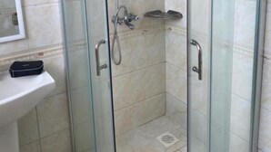 Bathroom - Stay.Plus Kayawe Road Apartment Kilimani (Naivasha)