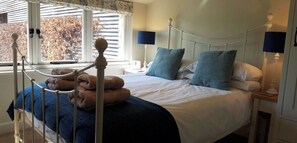 2 bedrooms, iron/ironing board, travel cot, free WiFi - The Dairy, a lovely cottage near Chew Magna, Bristol Bath and Wells with views (Pensford)