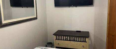 4 chambres, fer et planche à repasser, lit parapluie, Wi-Fi