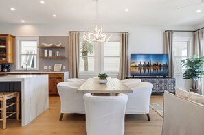 Dining - Season Special "Kamps Baai" Beachfront Home, Golf Cart, 2 Pools, Miramar Bch (Miramar Beach)