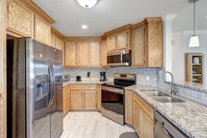 House, 3 Bedrooms | Private kitchen | Fridge, oven, stovetop, coffee/tea maker - A Wave From It All 3 Bedroom Home by RedAwning (Rockport)