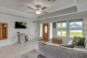 House, 3 Bedrooms | Living room