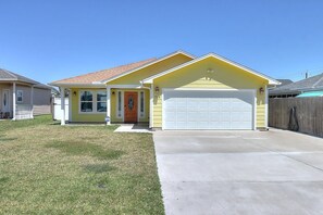 Exterior - A Wave From It All 3 Bedroom Home by RedAwning (Rockport)