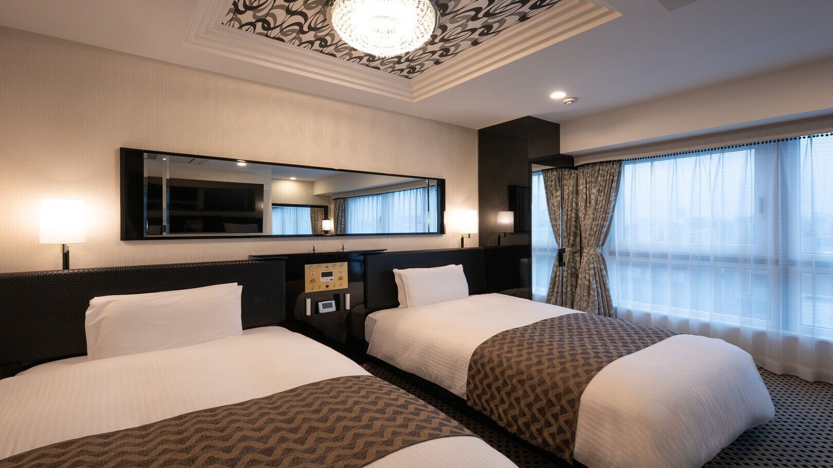 Edredons de pluma, escrivaninha, cortinas blackout, Wi-Fi de cortesia