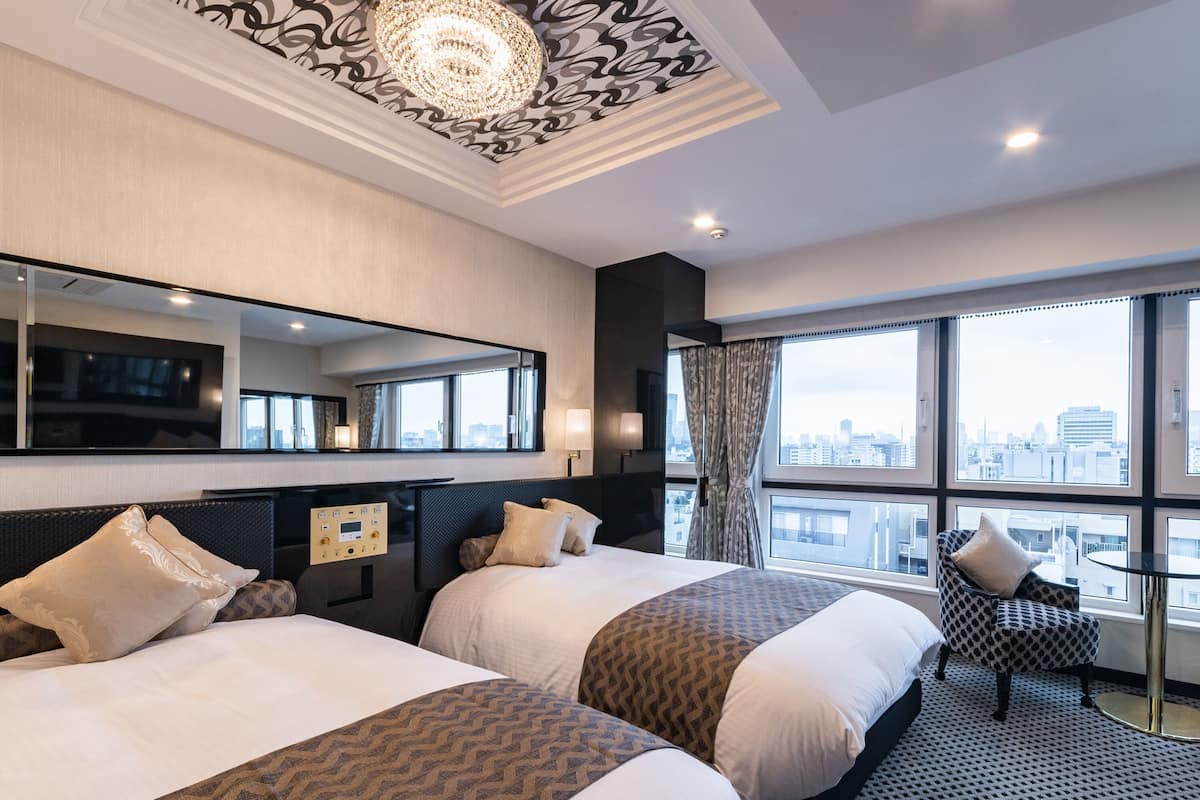Deluxe Twin kamer, niet-roken | Donzen dekbedden, een bureau, verduisterende gordijnen, gratis wifi