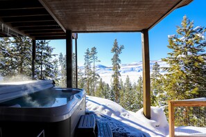 Cabin, 5 Bedrooms | Outdoor spa tub