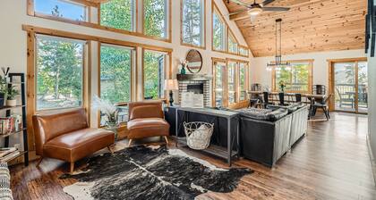 Moose Ridge Cabin 5 Bedroom Cabin by RedAwning