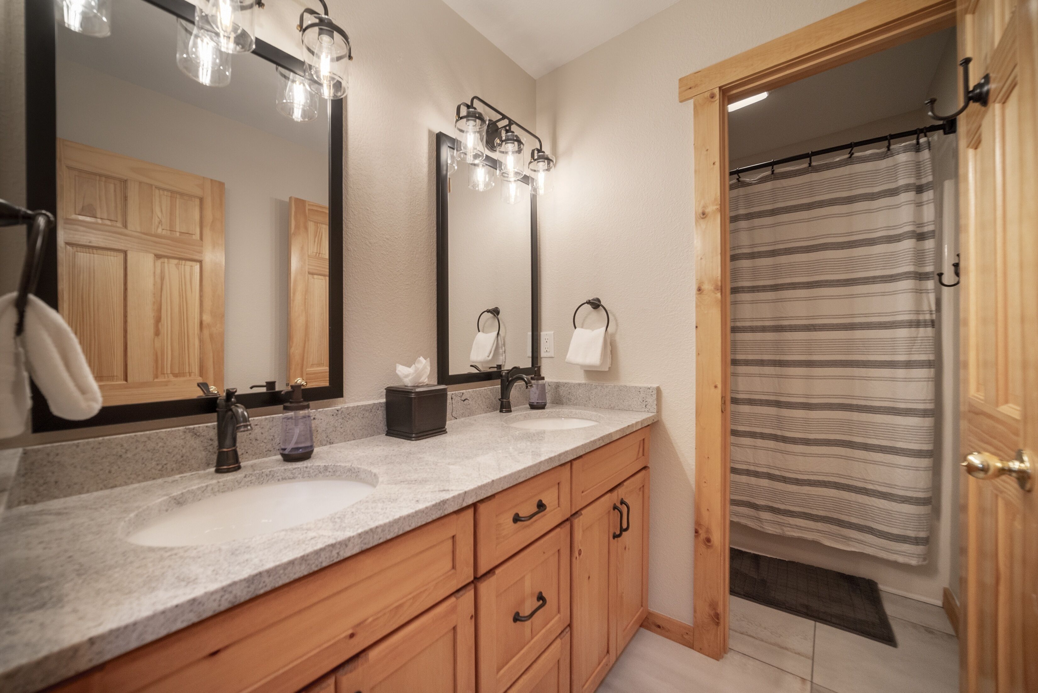 Moose Ridge Cabin 5 Bedroom Cabin by Redawning