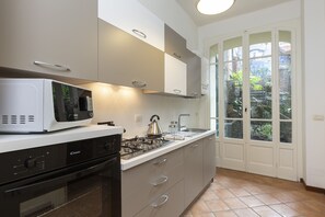 Fridge, microwave, oven, dishwasher