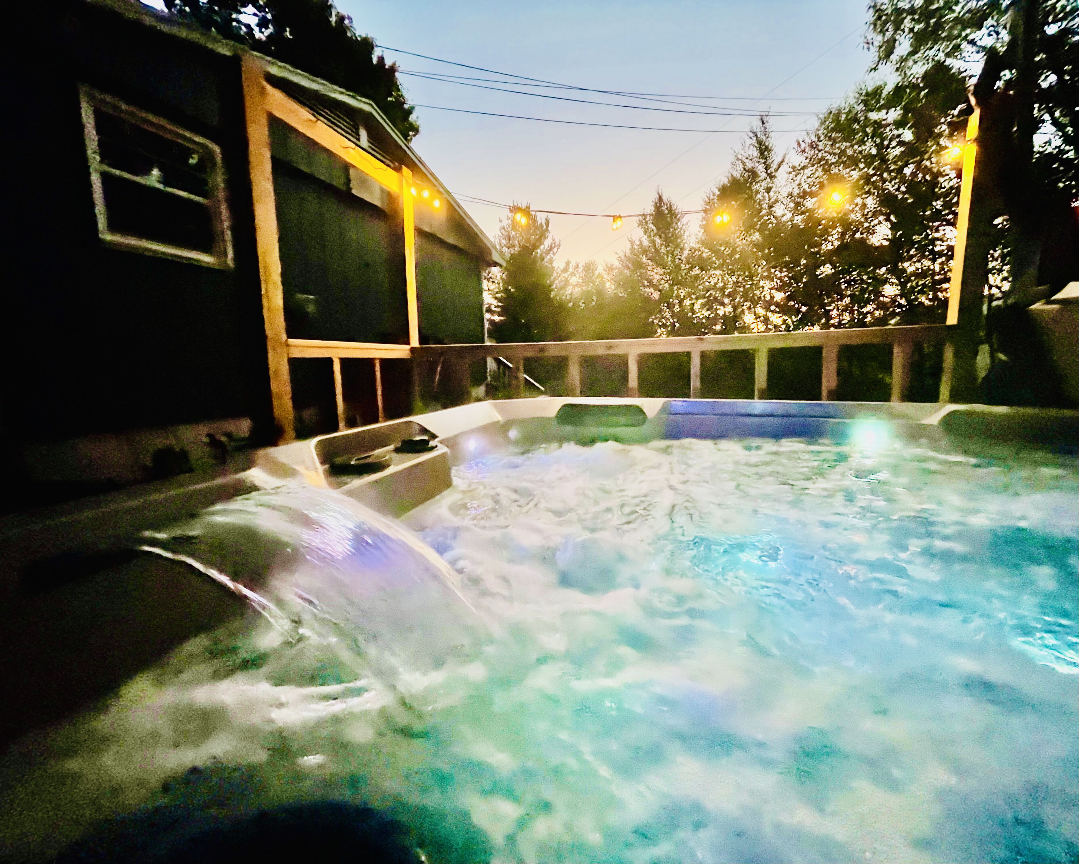 FREE nights in Sept - Home w/ hot tub, fire pit, walk to Banner Elk, pets OK