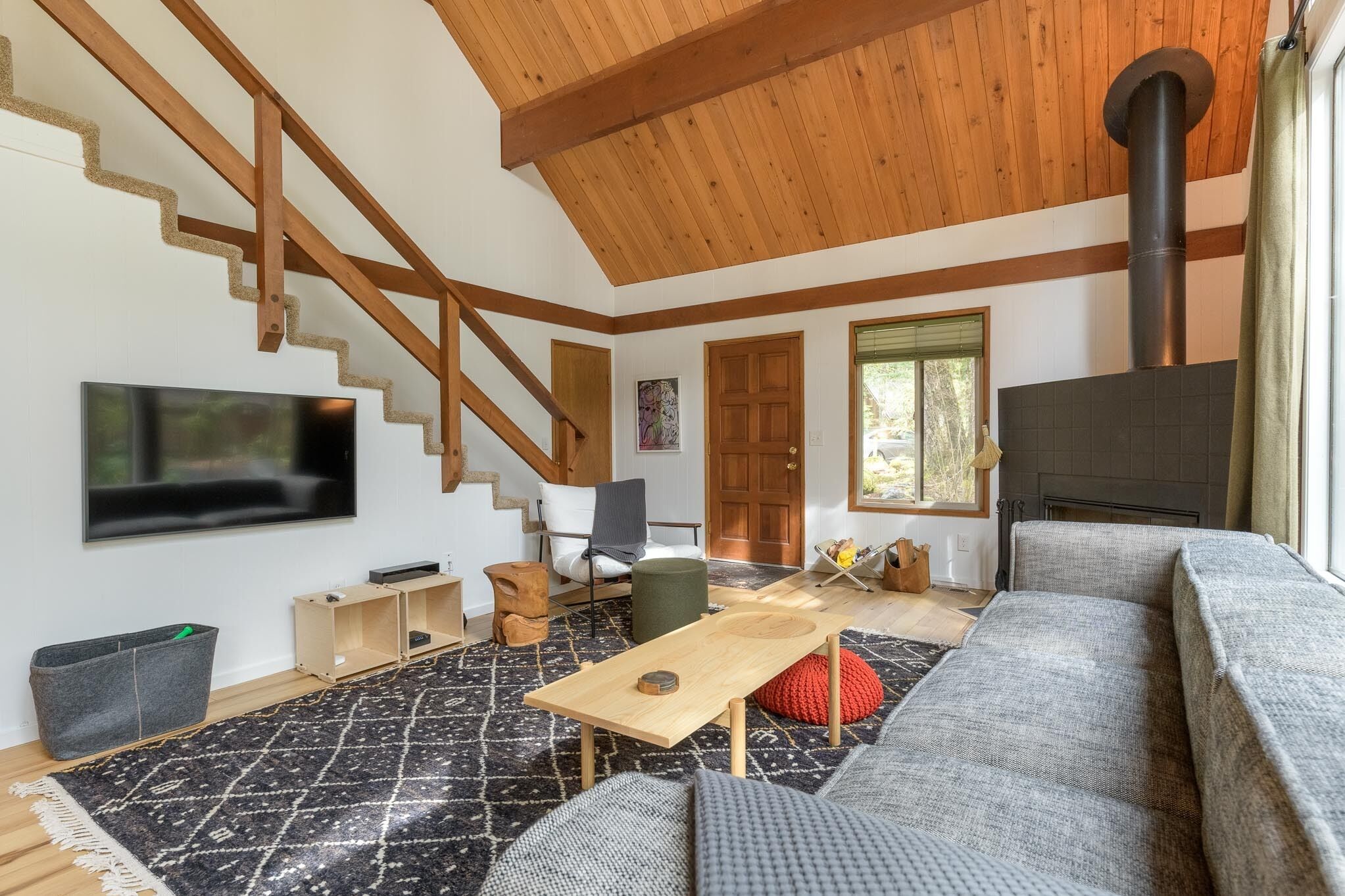 The Hood Hideout: 3  BR, 2  BA Cabin or Bungalow in Rhododendron, Sleeps 10