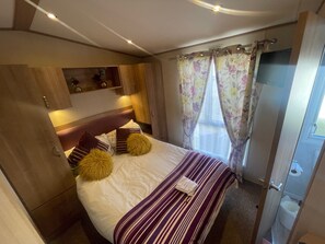 3 bedrooms, iron/ironing board, travel cot, free WiFi