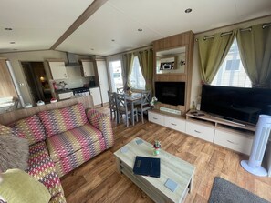 Smart TV, videogames, DVD player