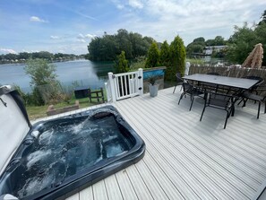 Outdoor dining - Luxury lakeside caravan situated on award winning park Tattershall Lakes,private Fishing Peg,Hot tub (Tattershall)