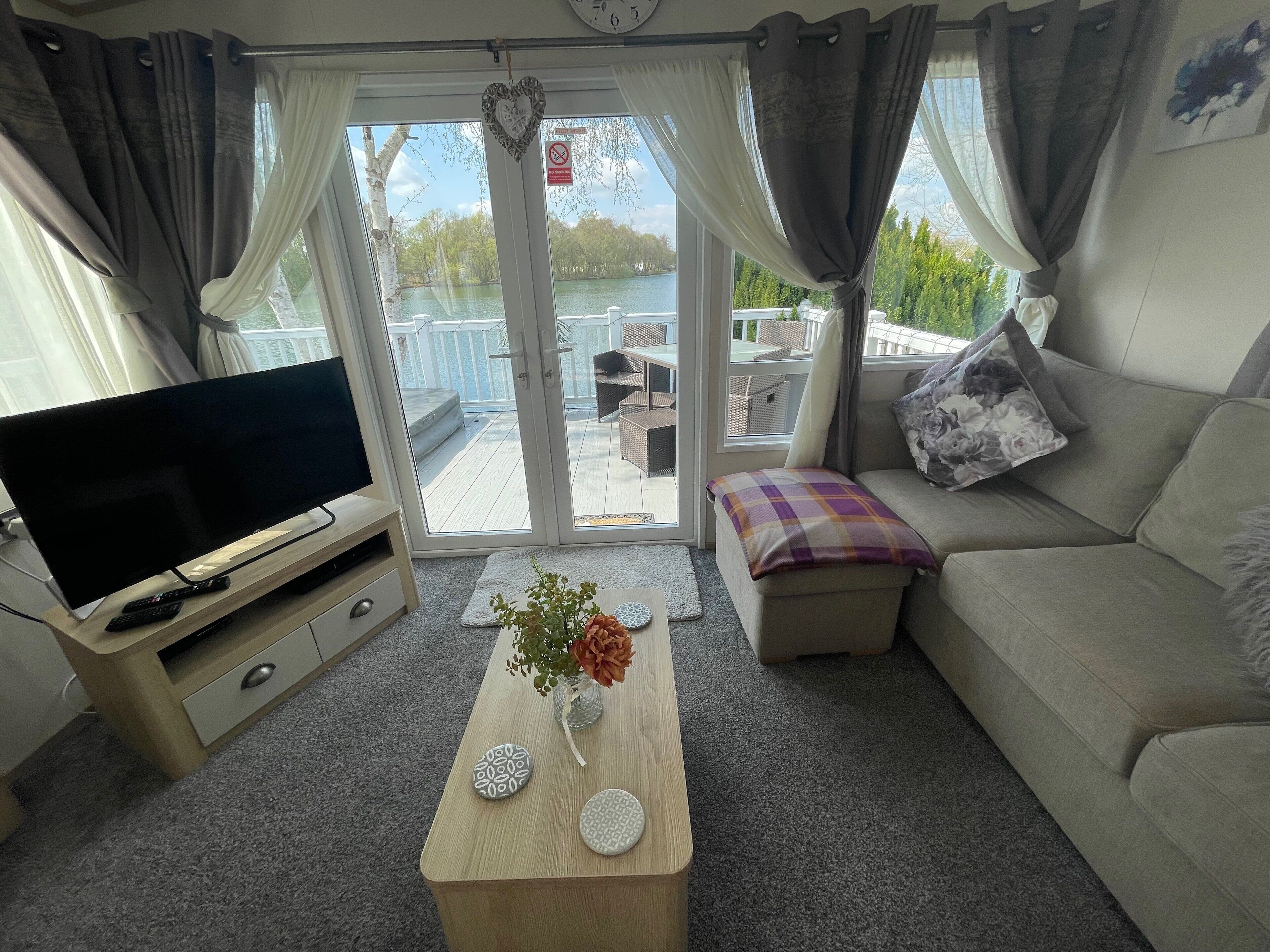 智能电视、电子游戏、DVD 播放器