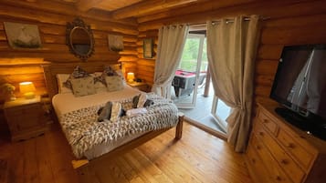 3 bedrooms, iron/ironing board, travel cot, free WiFi