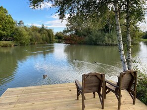 Property grounds - Widgeon is prime location on duck lake, bbq & Large Hot Tub with private fishing @tattershall lakes (Tattershall)