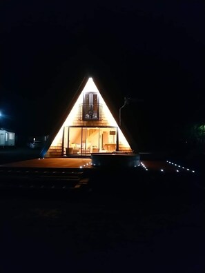 Exterior - Widgeon is prime location on duck lake, bbq & Large Hot Tub with private fishing @tattershall lakes (Tattershall)