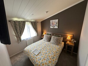 3 bedrooms, iron/ironing board, travel cot, free WiFi