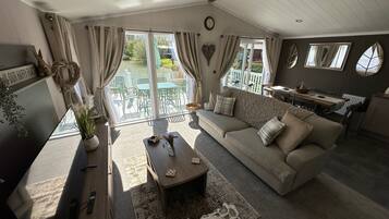 Smart TV, video games, DVD player