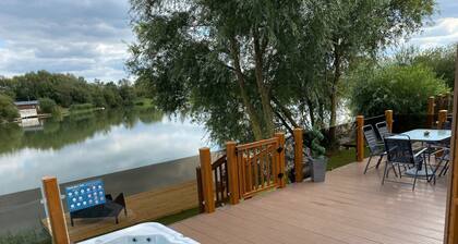 The Indulgence Lakeside Lodge is prime location with private fishing peg, sunken hot tub on Osprey