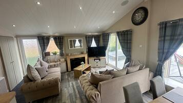 Smart TV, fireplace, video games, DVD player