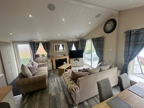 Smart TV, fireplace, video games, DVD player - Indulgence Lakeside Lodge i1 is prime location with private fishing peg and hot tub at Tattershall (Tattershall)