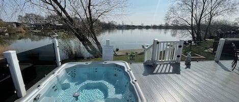Bain à remous extérieur